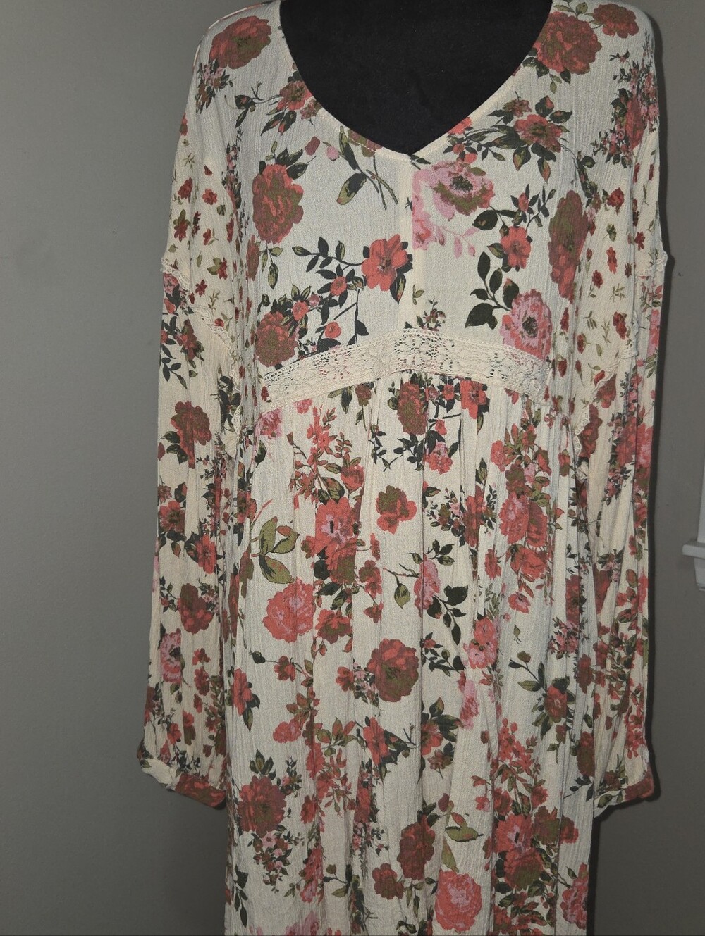 Cream Floral V-Neck Long Sleeve Dress